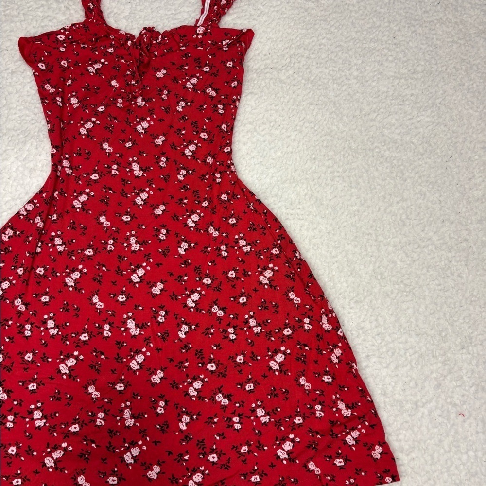 PrettyLittleThing Women Red Floral Frill Details Mini Dress - Picture 5 of 11